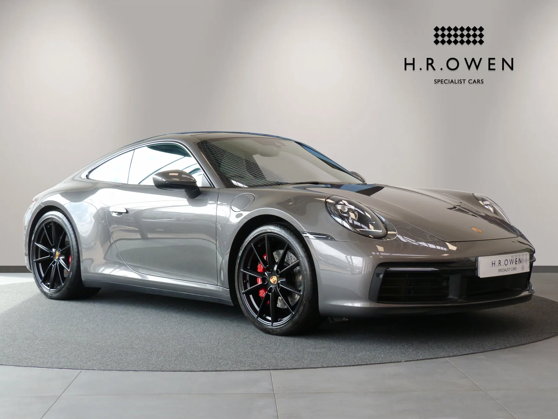 2023 Porsche 911 Carrera proposée par un groupe de concessions agréées à Cheltenham, Royaume-Uni, photo principale