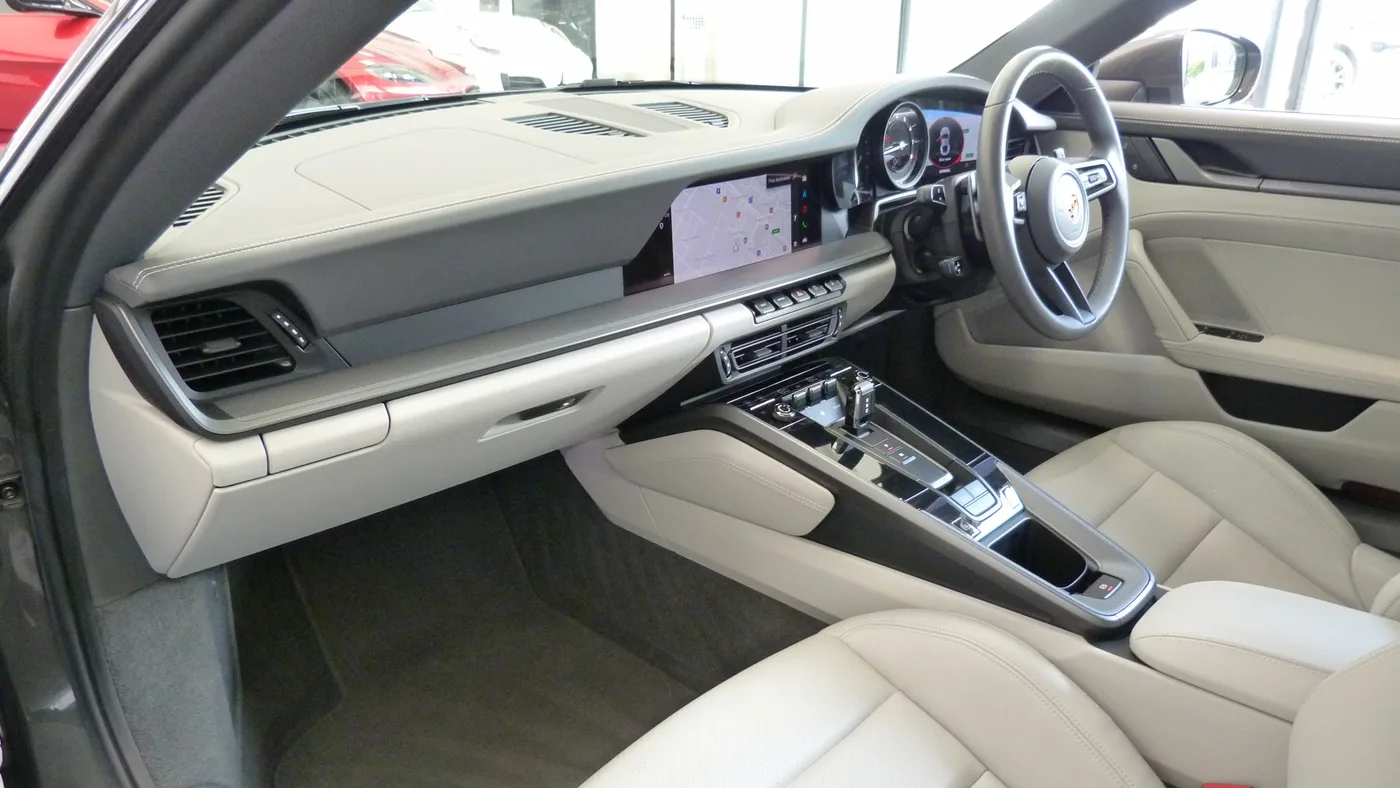 2023 Porsche 911 Carrera angeboten von einer Vertragshändlergruppe in Cheltenham, Vereinigtes Königreich, Foto 3 von 25