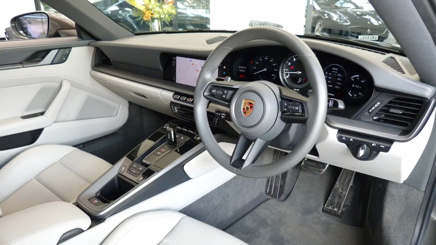 2023 Porsche 911 Carrera angeboten von einer Vertragshändlergruppe in Cheltenham, Vereinigtes Königreich, Foto 15 von 25