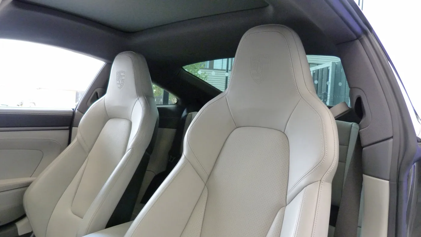 2023 Porsche 911 Carrera angeboten von einer Vertragshändlergruppe in Cheltenham, Vereinigtes Königreich, Foto 17 von 25