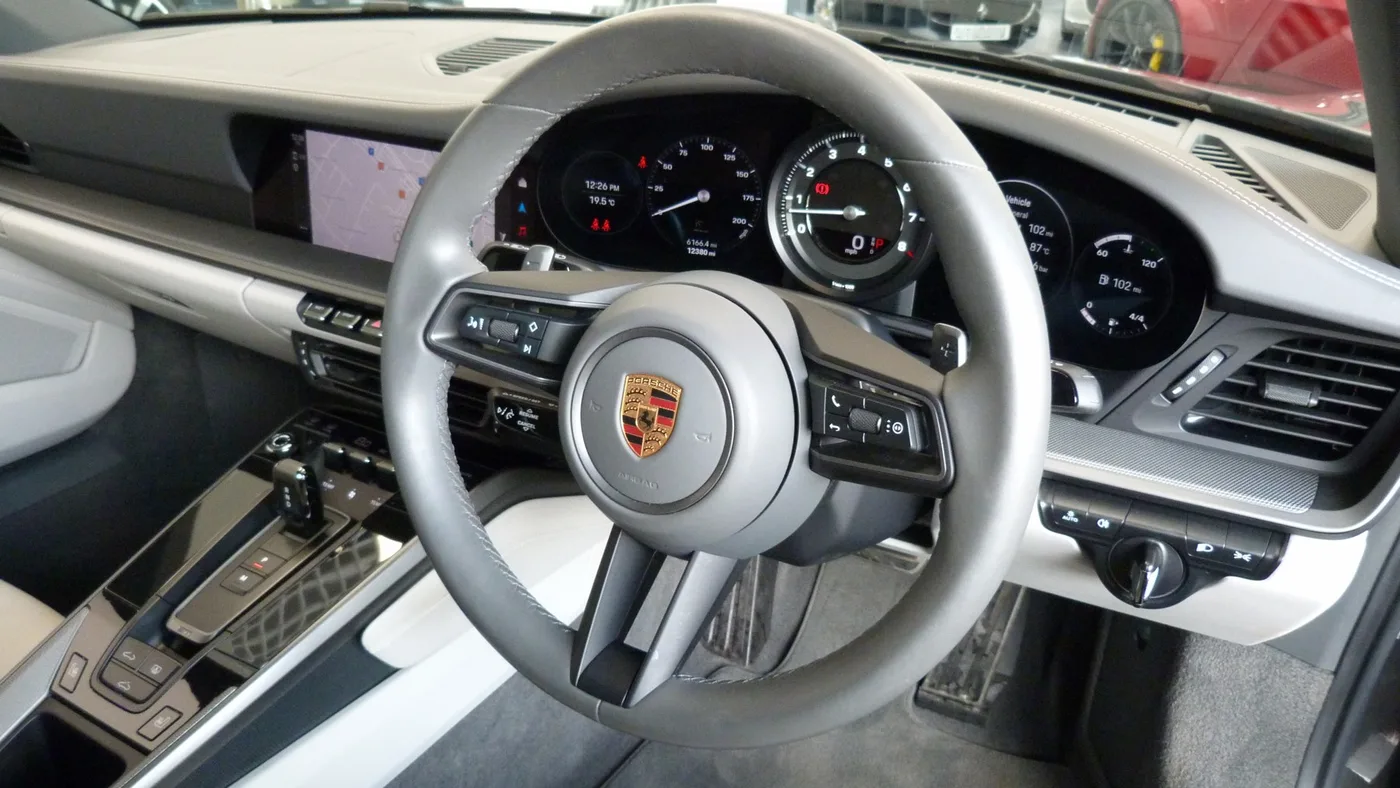 2023 Porsche 911 Carrera angeboten von einer Vertragshändlergruppe in Cheltenham, Vereinigtes Königreich, Foto 19 von 25