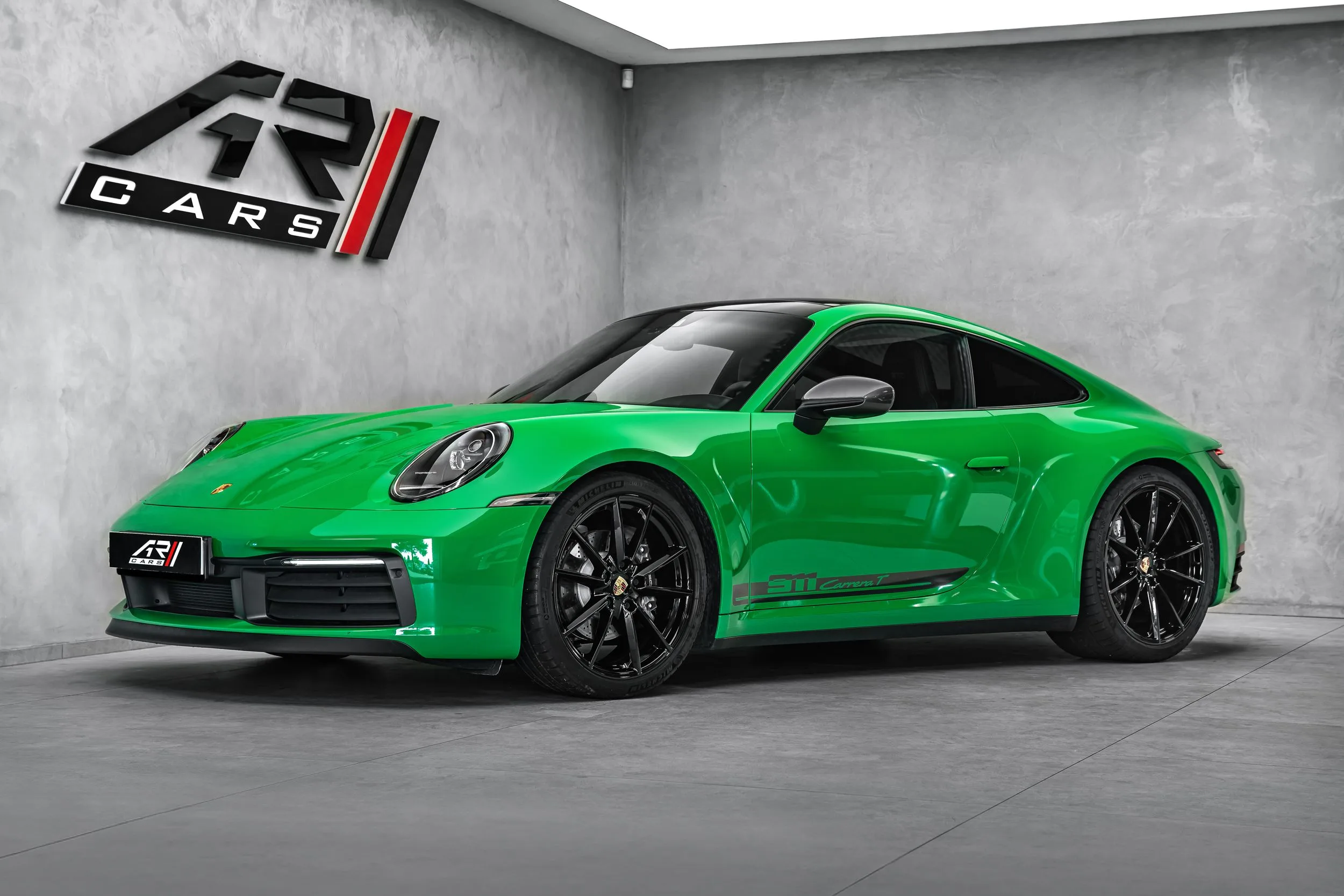 2023 Porsche 911 Carrera T angeboten von einem Spezialhändler in Ostrava, Tschechien, Hauptfoto
