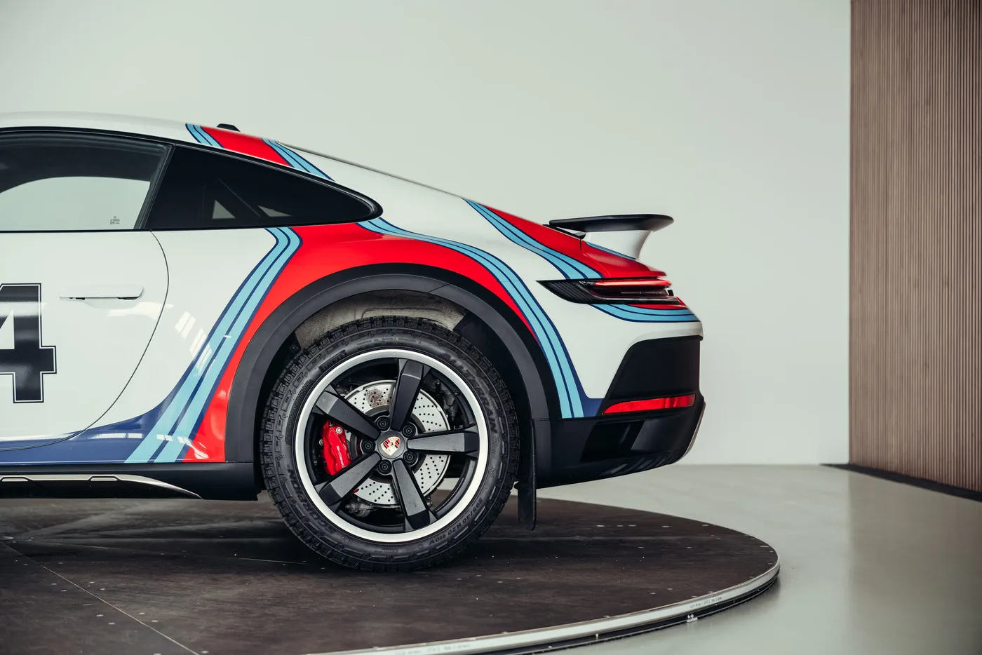 2023 Porsche 911 Dakar proposée par un spécialiste de la voiture de collection à Stuttgart, Allemagne, photo 13 sur 25