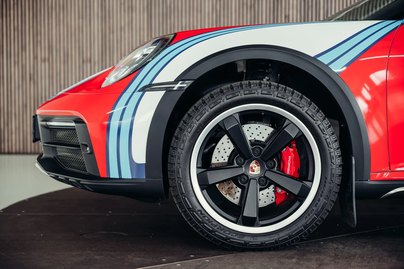 2023 Porsche 911 Dakar proposée par un spécialiste de la voiture de collection à Stuttgart, Allemagne, photo 16 sur 25