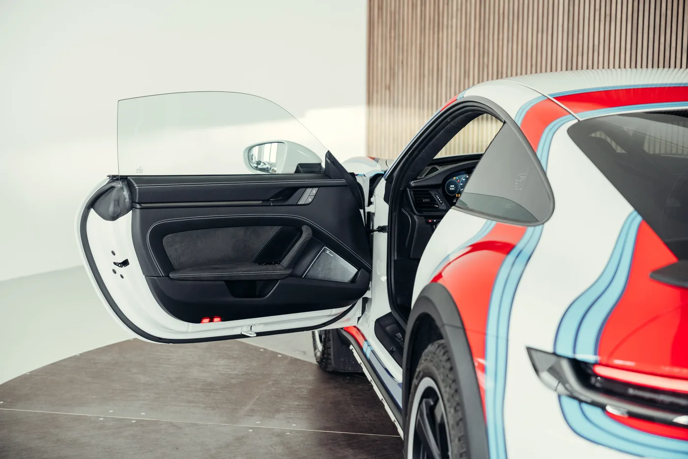 2023 Porsche 911 Dakar proposée par un spécialiste de la voiture de collection à Stuttgart, Allemagne, photo 18 sur 25