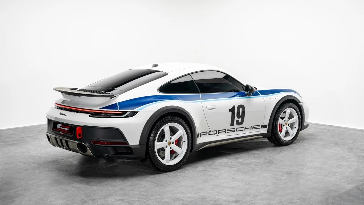 2023 Porsche 911 Dakar proposée par un concessionnaire spécialisé à Dubai, Émirats arabes unis, photo 3 sur 25