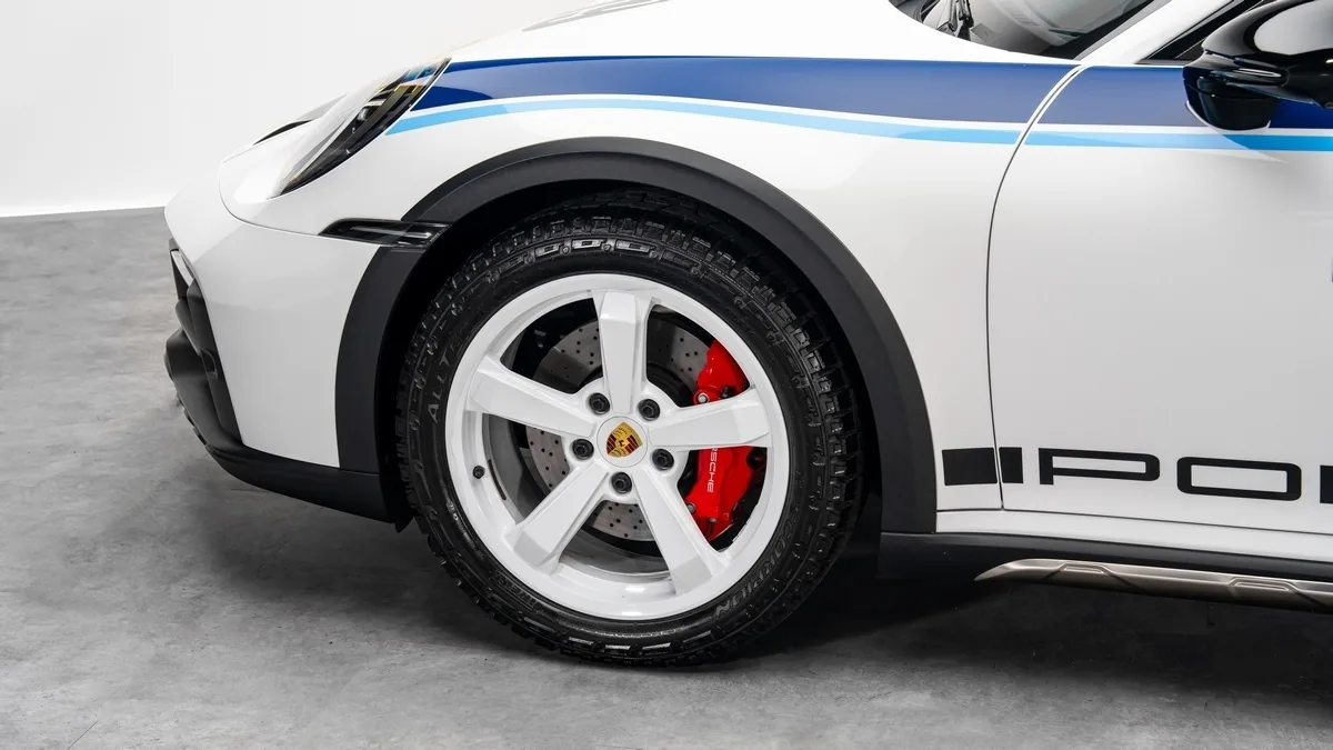 2023 Porsche 911 Dakar proposée par un concessionnaire spécialisé à Dubai, Émirats arabes unis, photo 6 sur 25