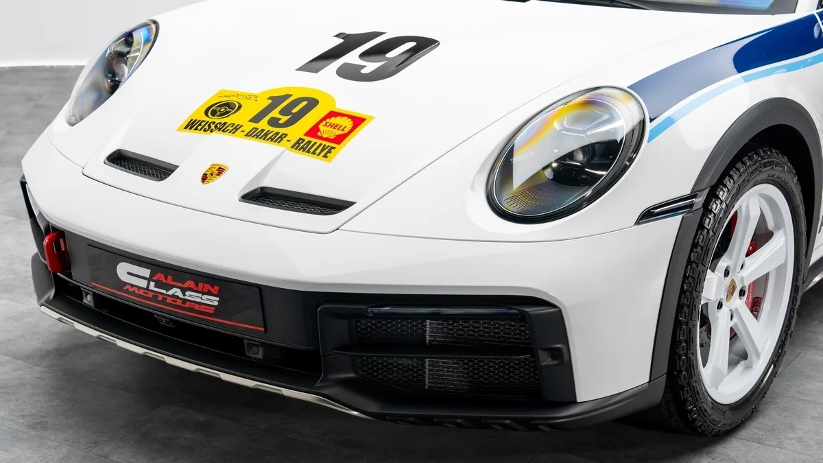 2023 Porsche 911 Dakar proposée par un concessionnaire spécialisé à Dubai, Émirats arabes unis, photo 7 sur 25