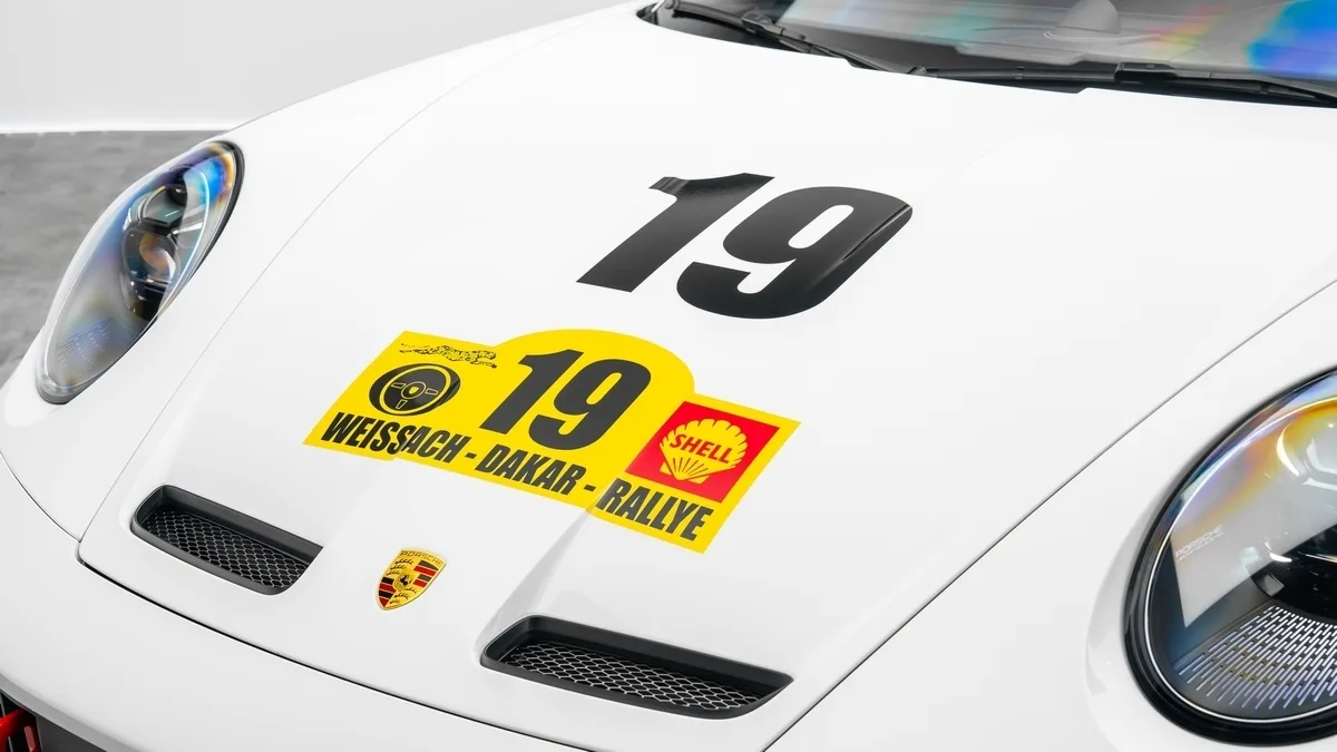 2023 Porsche 911 Dakar proposée par un concessionnaire spécialisé à Dubai, Émirats arabes unis, photo 8 sur 25