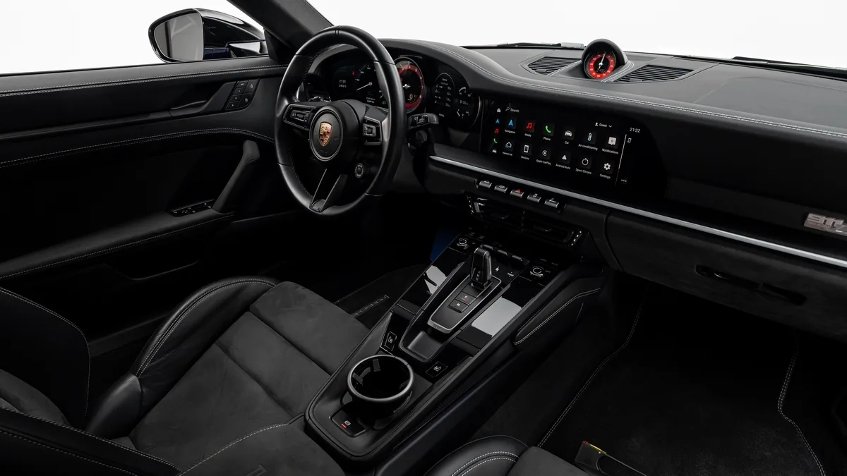2023 Porsche 911 Dakar proposée par un concessionnaire spécialisé à Dubai, Émirats arabes unis, photo 15 sur 25