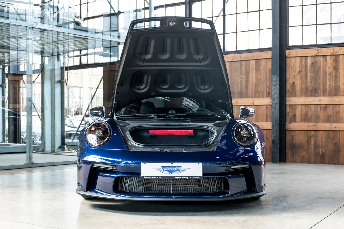 2023 Porsche 911 GT3 Touring offered by a specialist dealer in Neuss, Germany, photo 4 of 10
