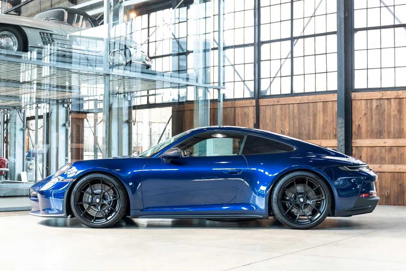 2023 Porsche 911 GT3 Touring offered by a specialist dealer in Neuss, Germany, photo 5 of 10