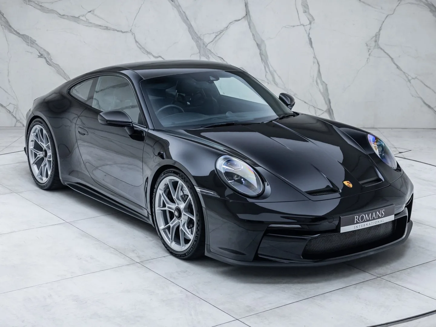 2023 Porsche 911 GT3 Touring proposta da un concessionario specializzato a Banstead, Regno Unito, foto principale