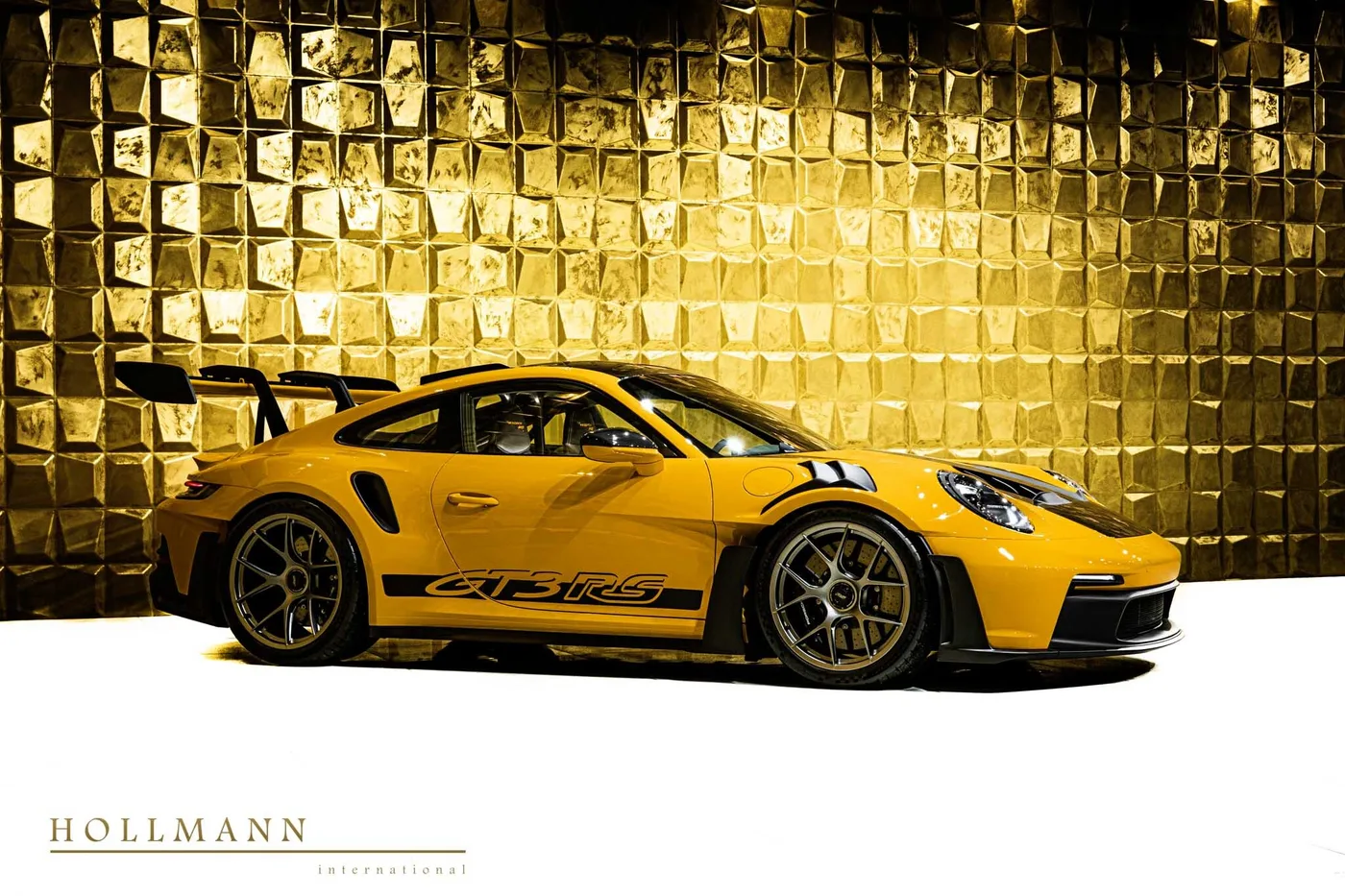 2023 Porsche 911 GT3 RS proposée par un concessionnaire spécialisé à Stuhr, Allemagne, photo 2 sur 8
