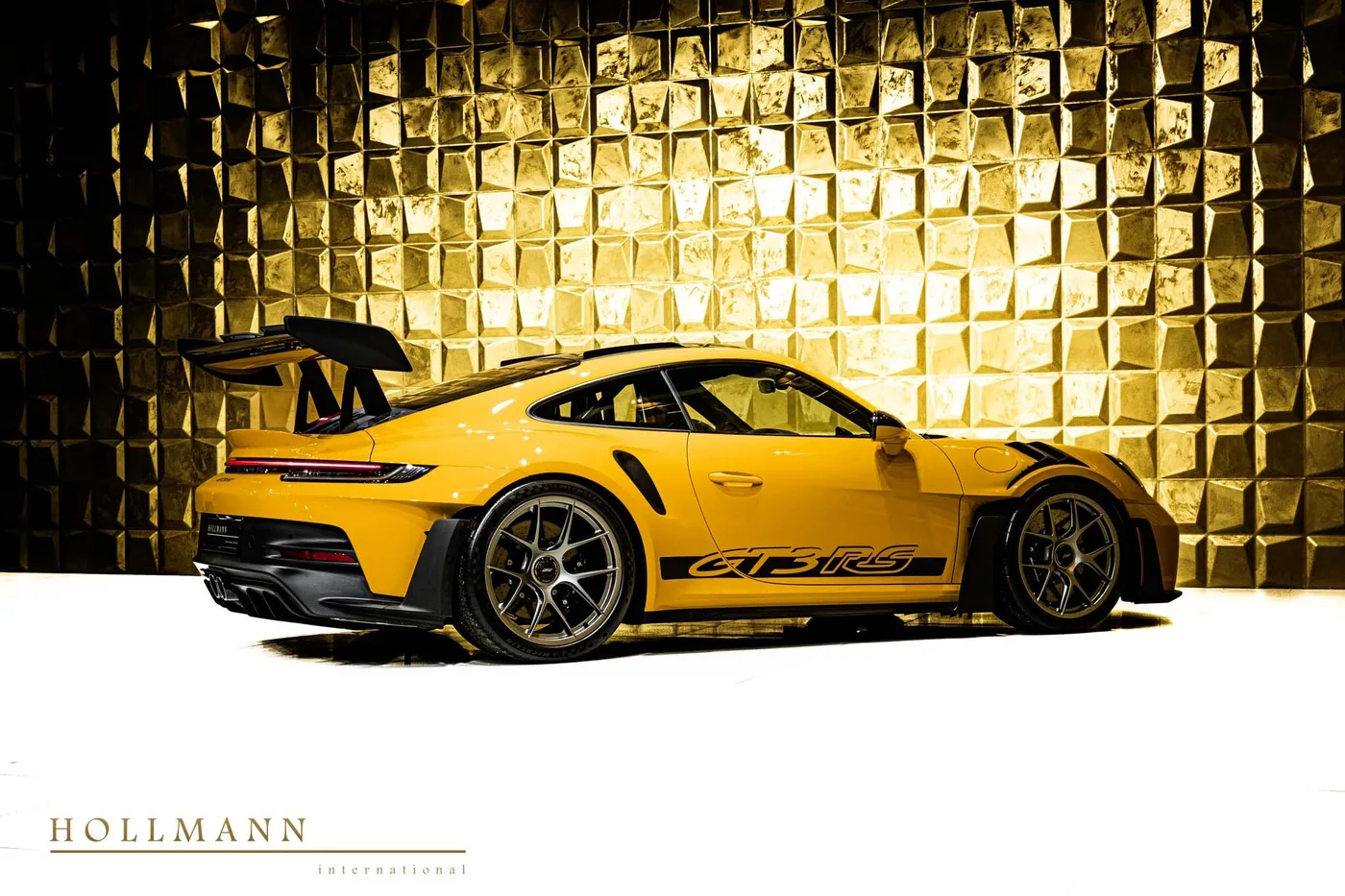 2023 Porsche 911 GT3 RS proposée par un concessionnaire spécialisé à Stuhr, Allemagne, photo 3 sur 8