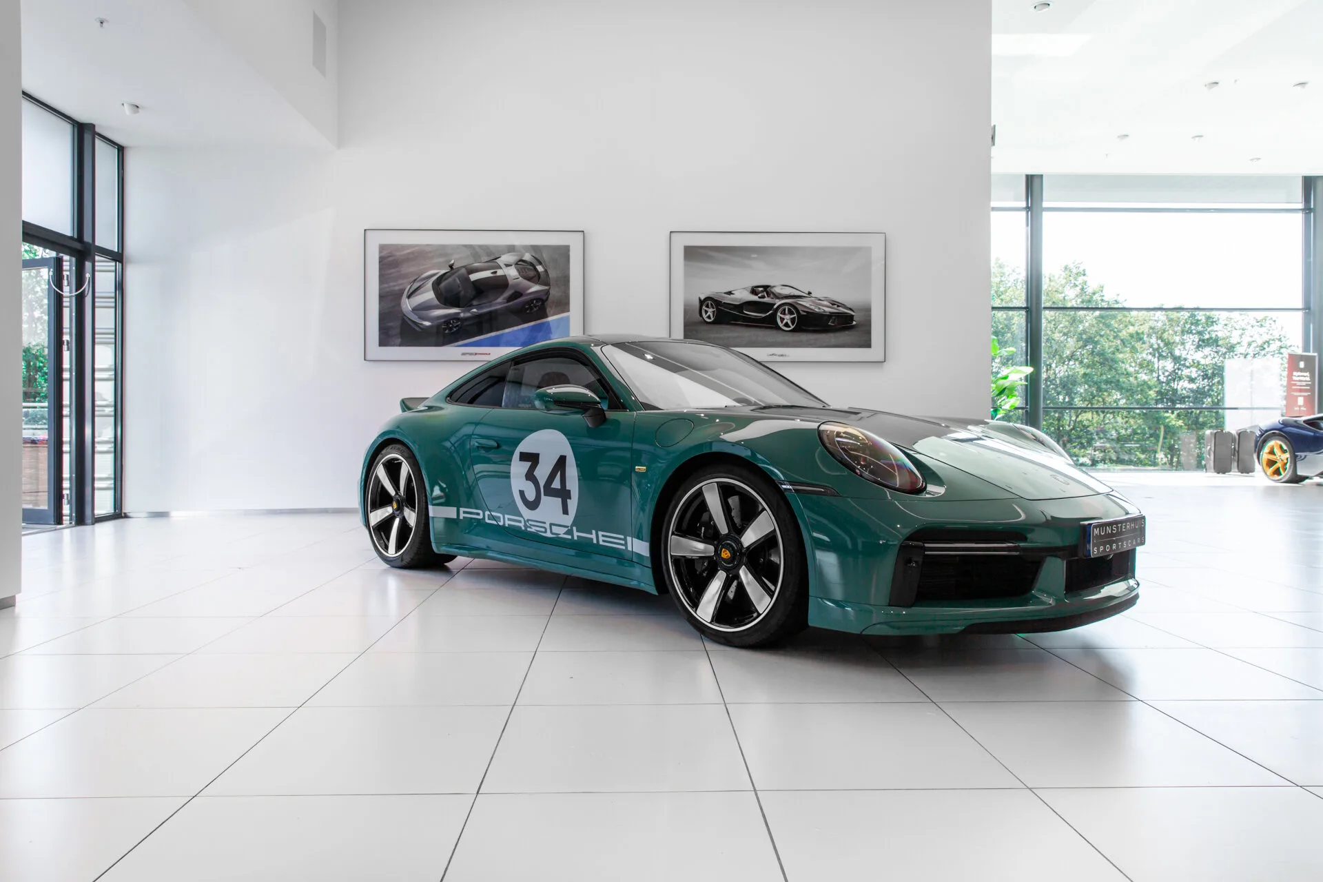 2023 Porsche 911 proposée par un concessionnaire spécialisé à Hengelo, Pays-Bas, photo principale