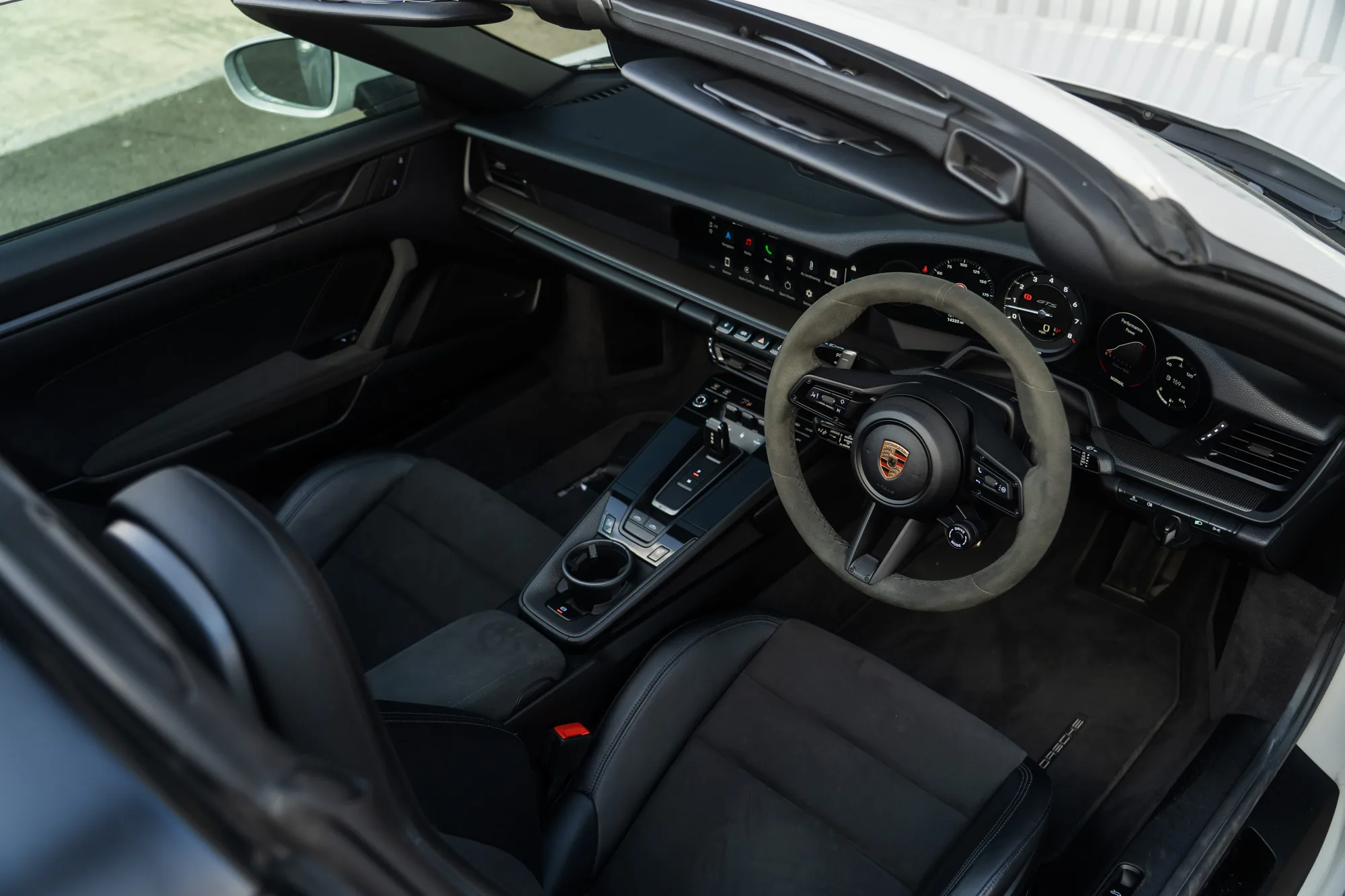 2023 Porsche 911 Targa 4 GTS, 15/18