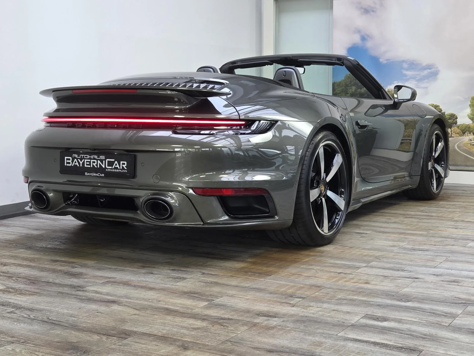 2023 Porsche 911 Turbo Cabriolet, 6/30