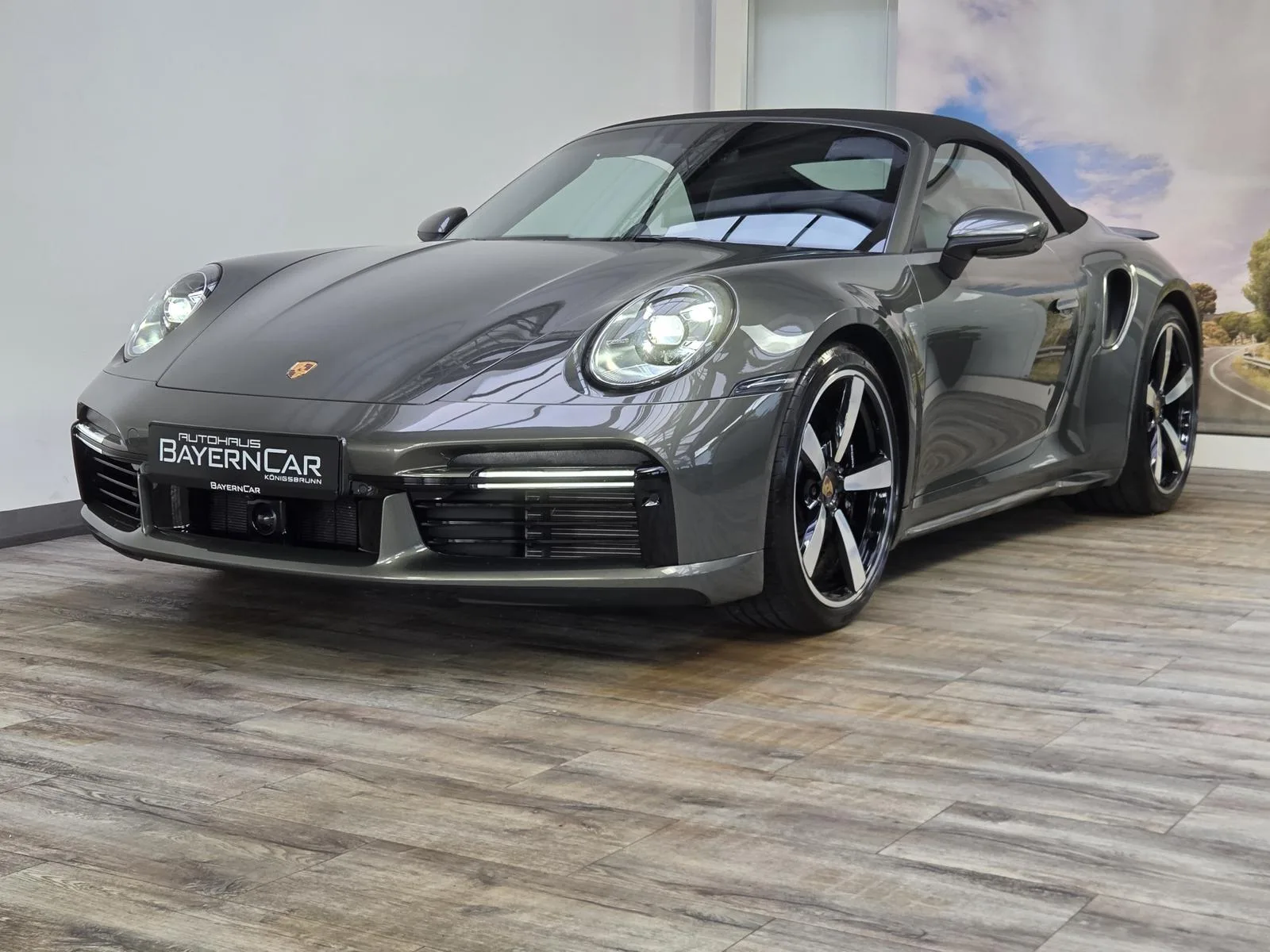 2023 Porsche 911 Turbo Cabriolet, 7/30