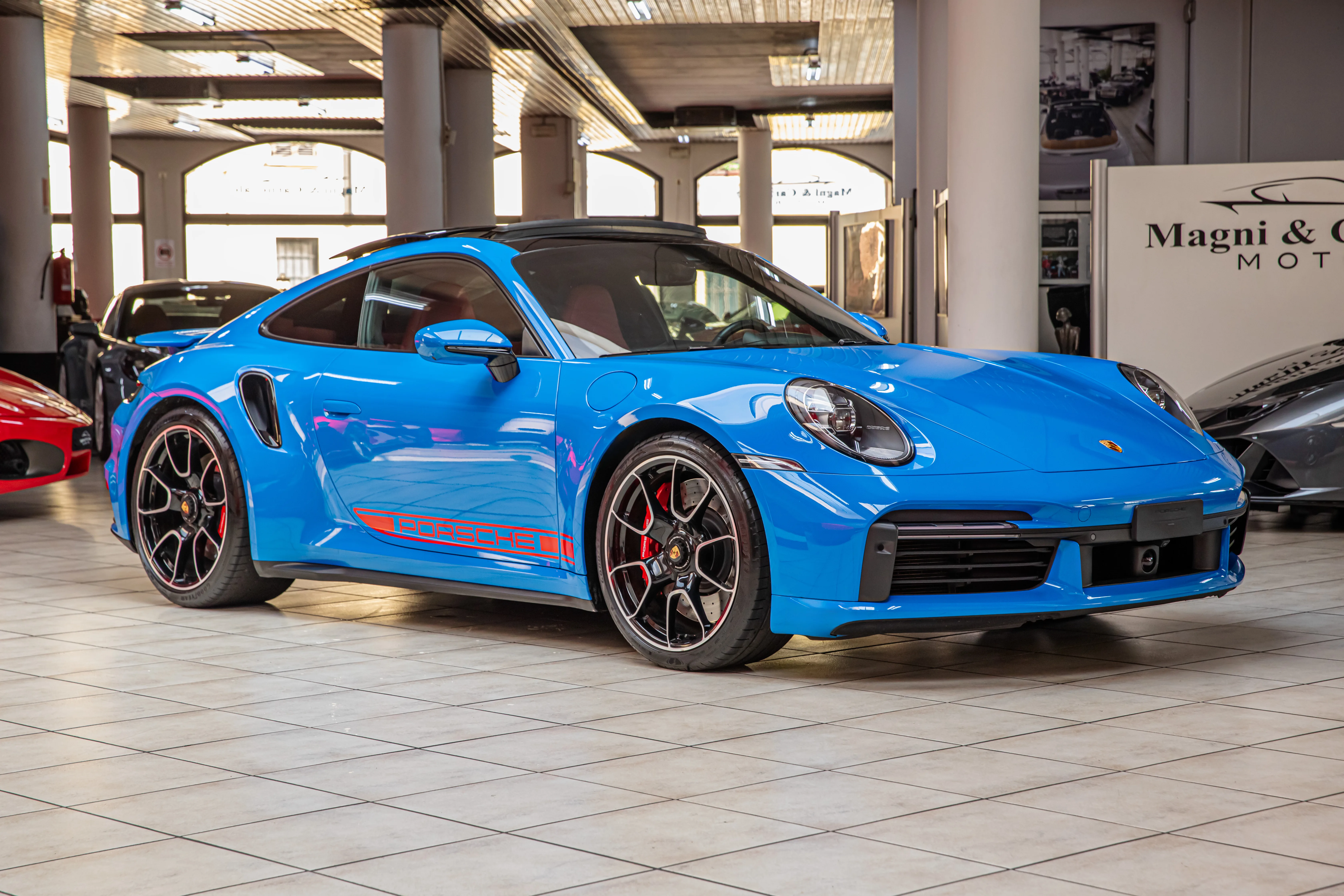 2023 Porsche 911 Turbo angeboten von einem Fachhändler in Mailand, Italien, Hauptfoto