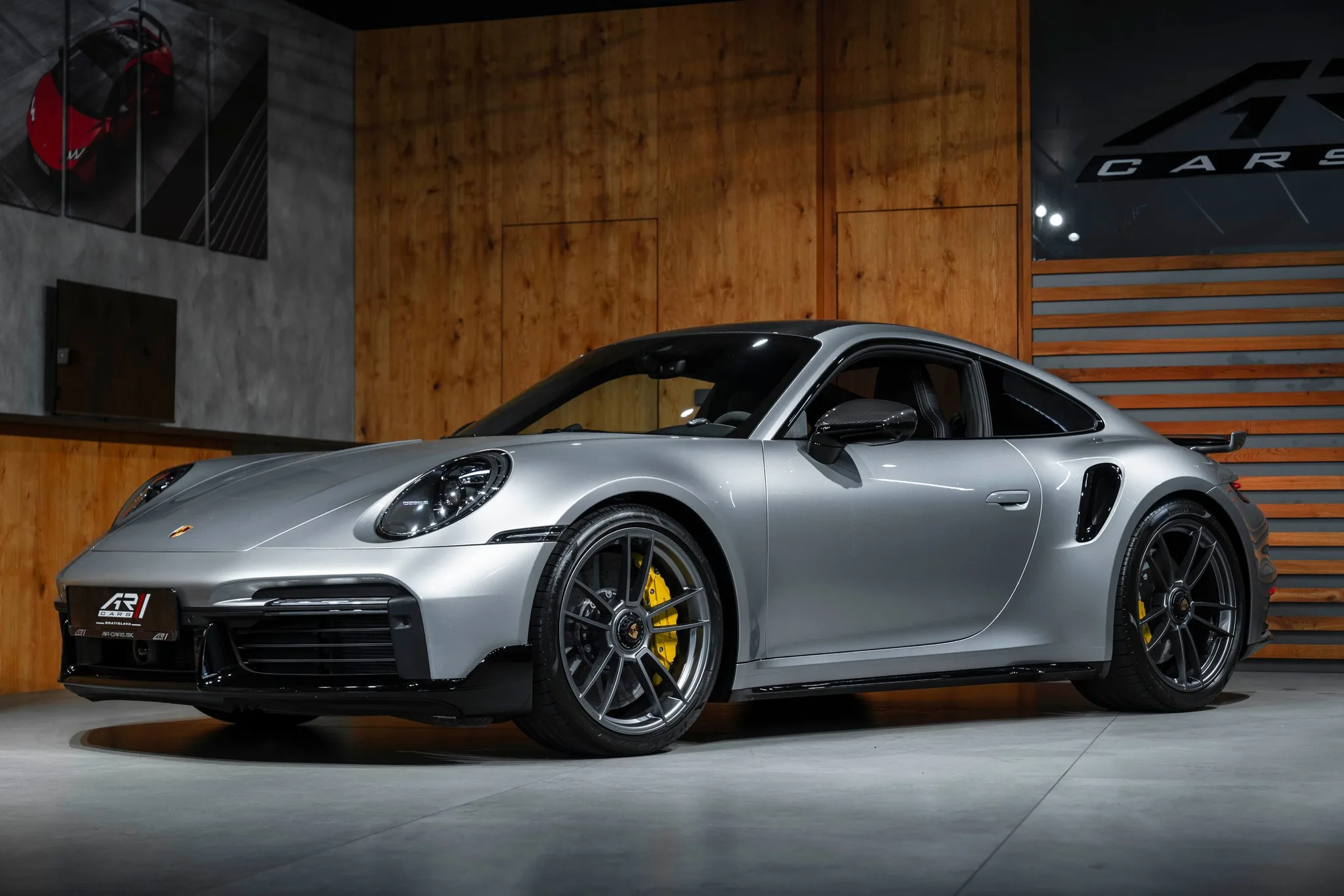 2023 Porsche 911 Turbo S angeboten von einem Fachhändler in Bratislava, Slowakei, Hauptfoto