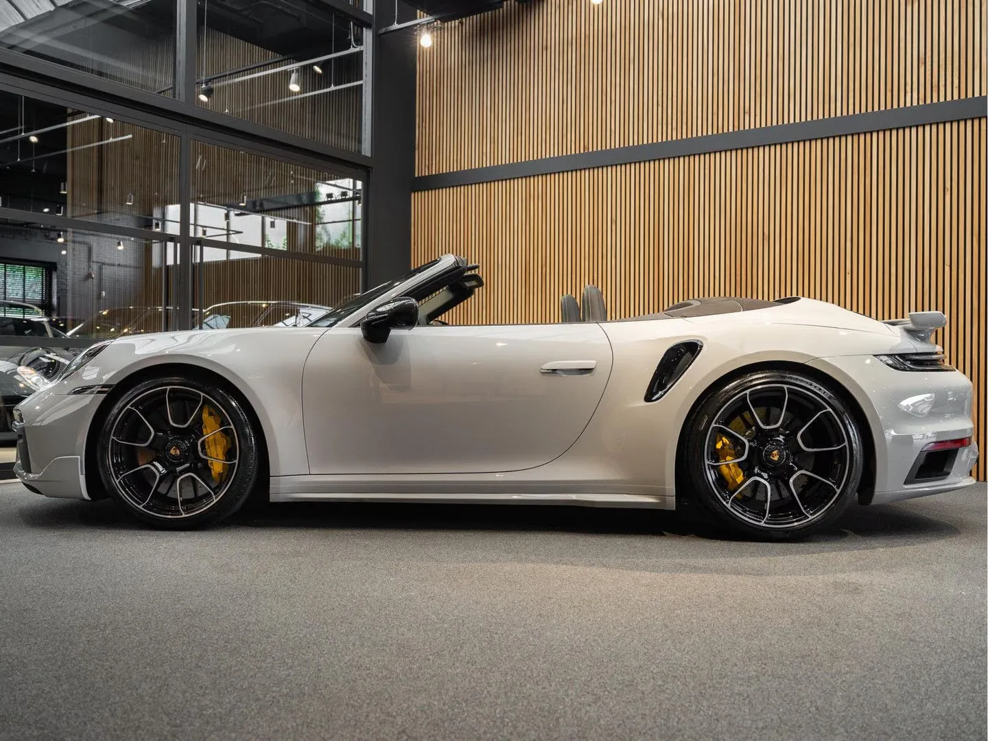 2023 Porsche 911 Turbo S Cabriolet, 3/30