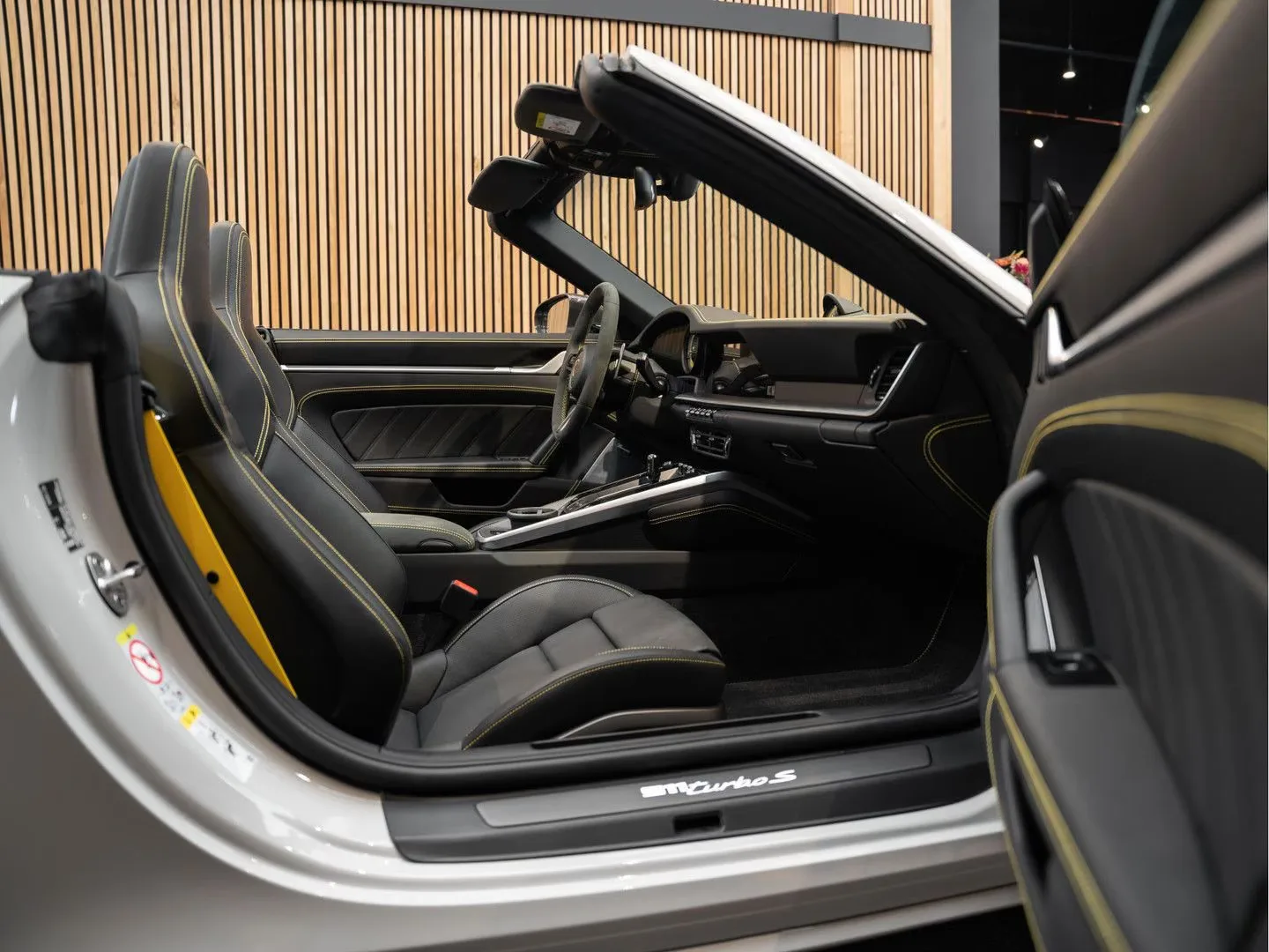 2023 Porsche 911 Turbo S Cabriolet, 11/30