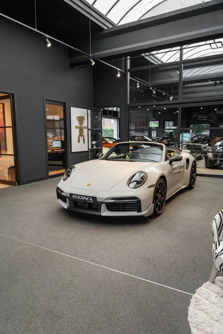 2023 Porsche 911 Turbo S Cabriolet, 22/30