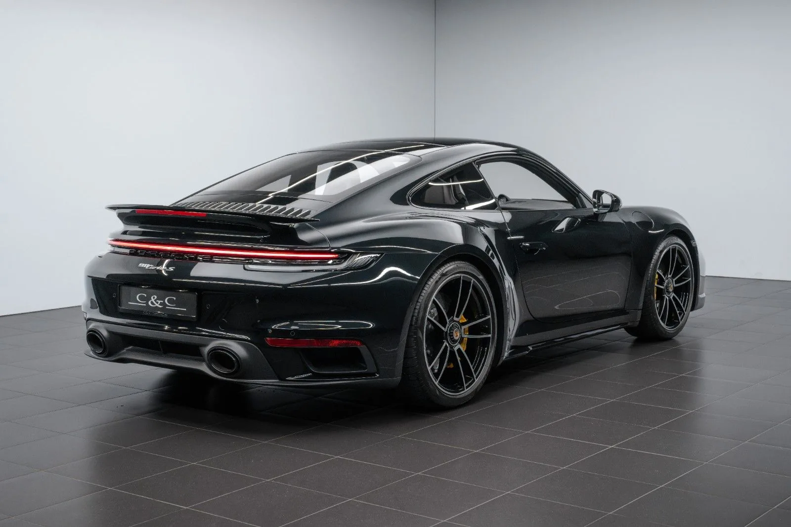 2023 Porsche 911 Turbo S, 2/25