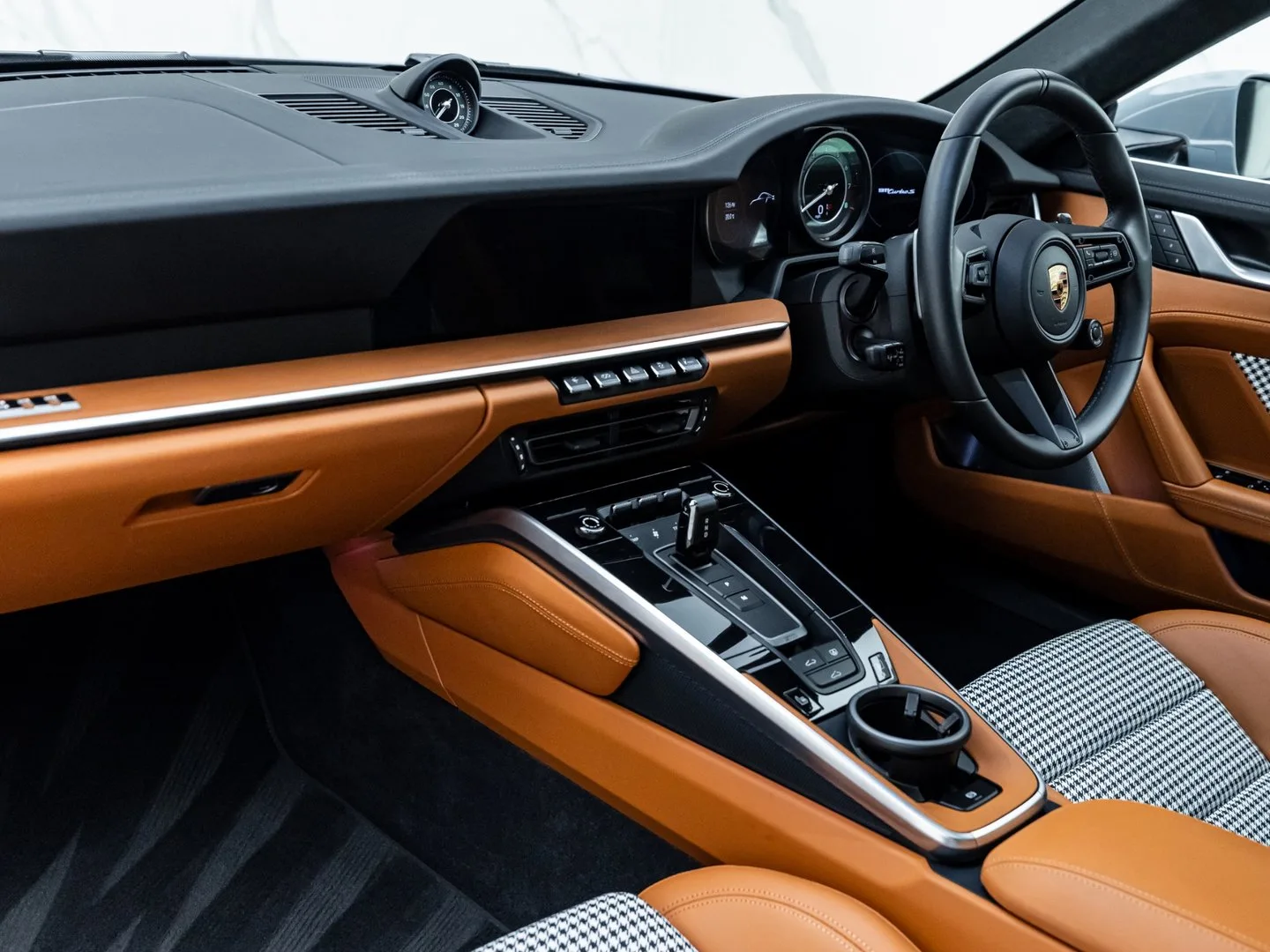 2023 Porsche 911 Turbo S 992, 16/30