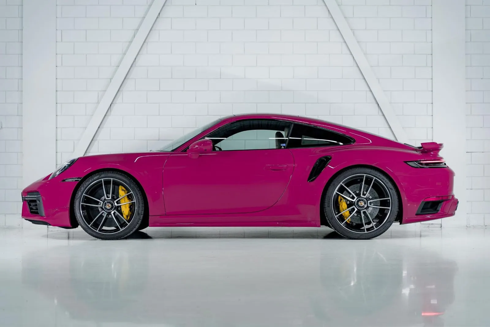 2023 Porsche 911 Turbo S, 2/30