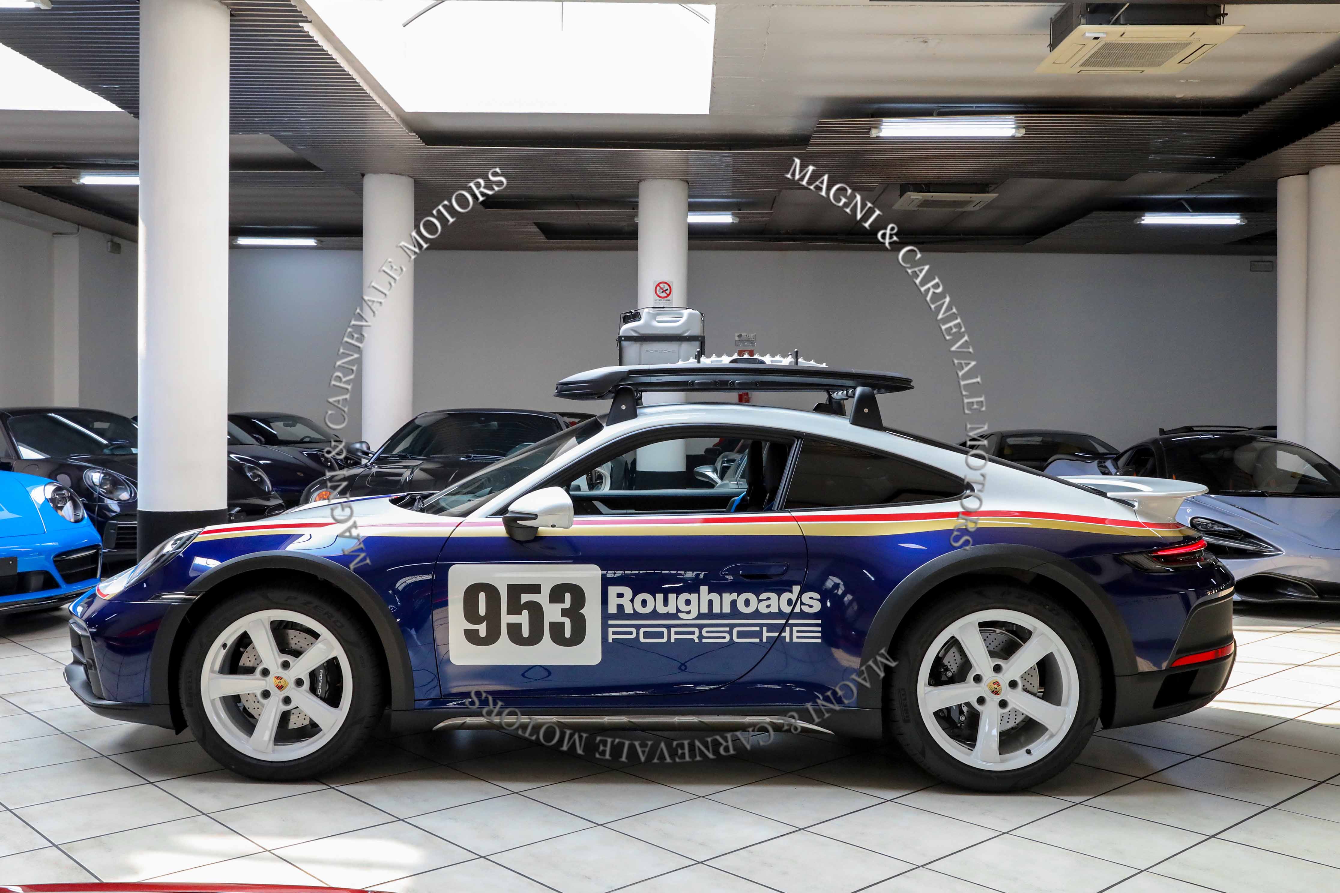 2023 Porsche 911 Dakar Limited Edition proposée par un concessionnaire spécialisé à Milan, Italie, photo 9 sur 20