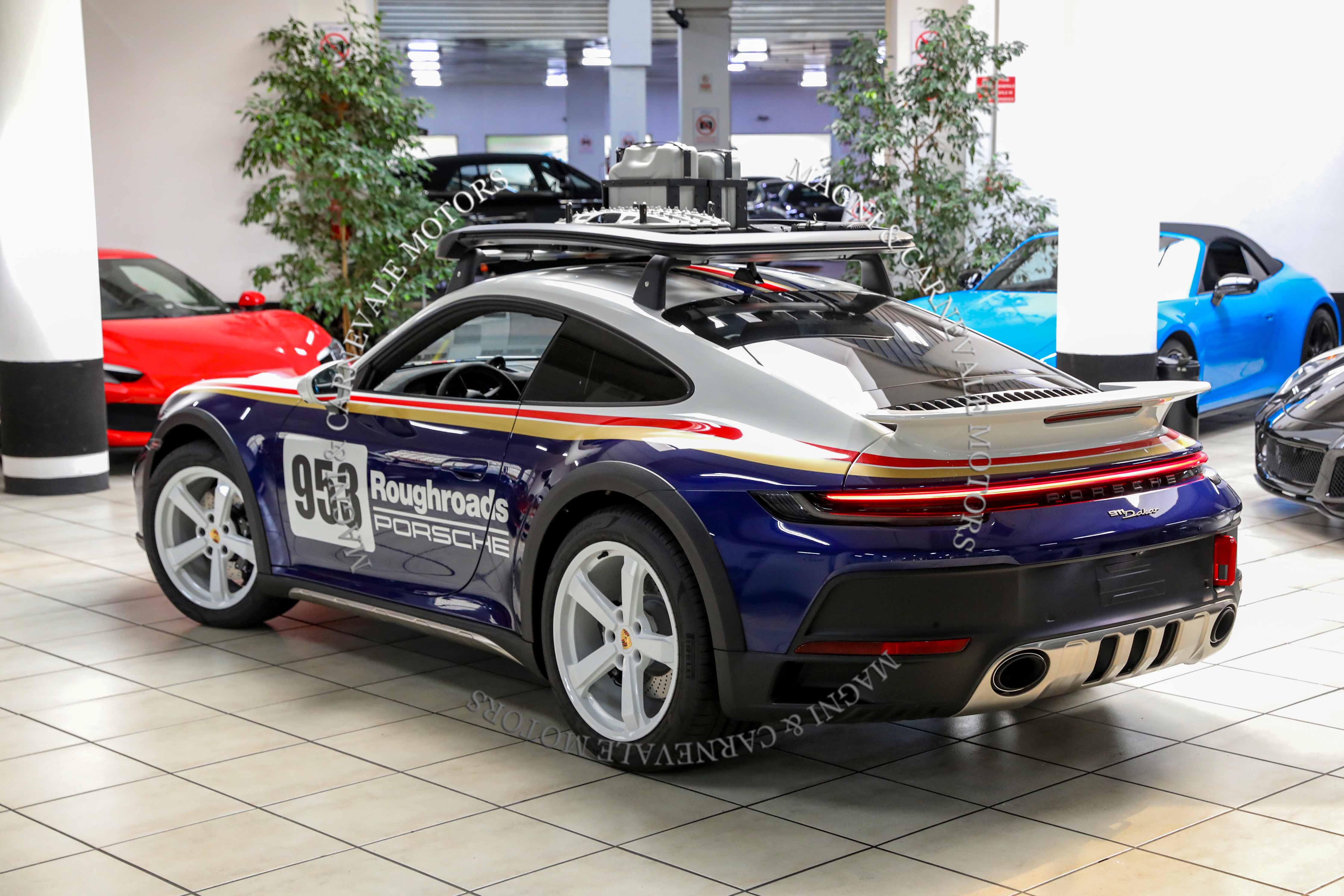 2023 Porsche 911 Dakar Limited Edition proposée par un concessionnaire spécialisé à Milan, Italie, photo 13 sur 20