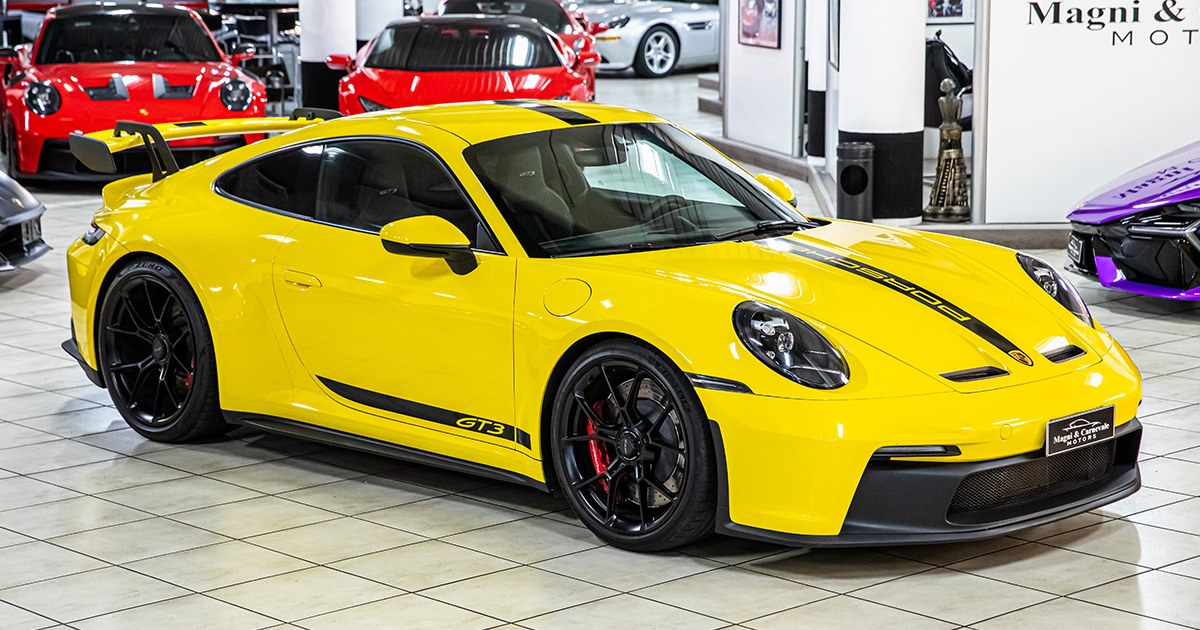 2023 Porsche 911 GT3 proposée par un concessionnaire spécialisé à Milan, Italie, photo principale