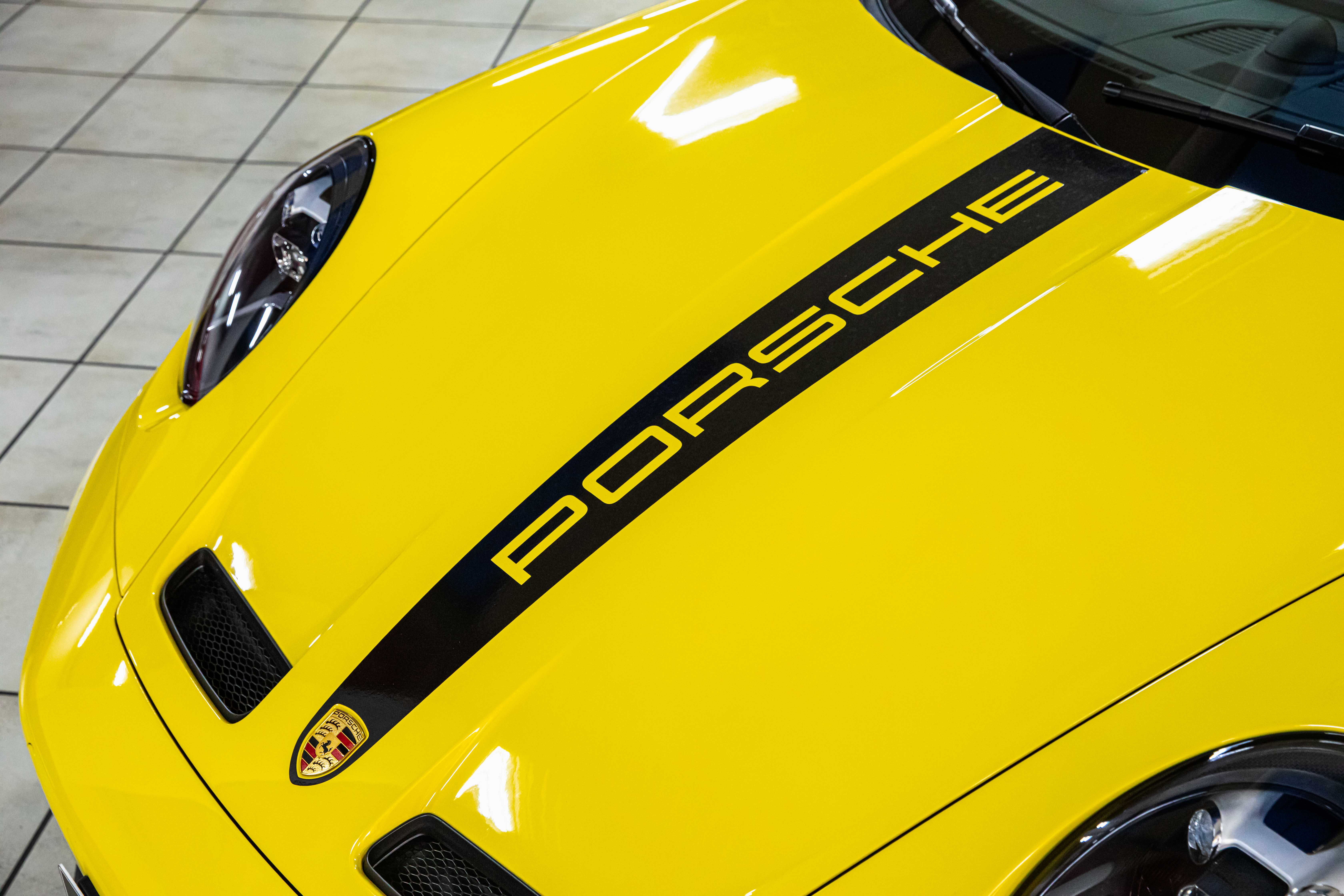 2023 Porsche 911 GT3 offered by a specialist dealer in Milan, Italy, photo 14 of 20