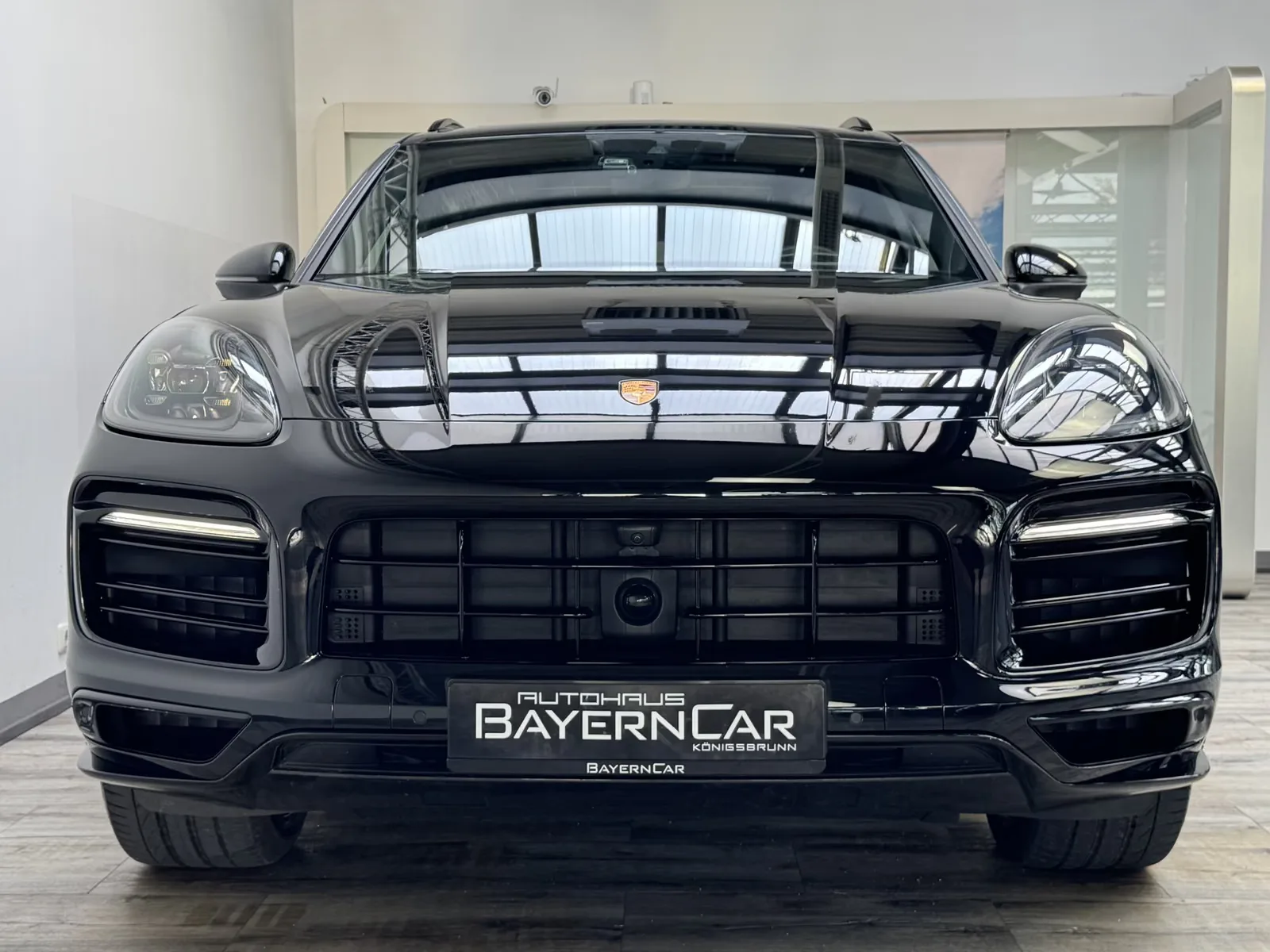 2023 Porsche Cayenne E-Hybrid Platinum Edition, 2/30