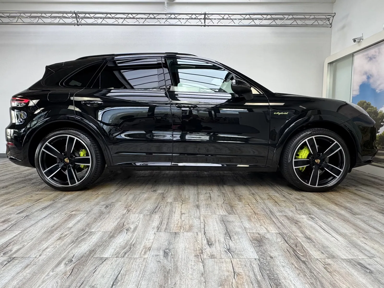 2023 Porsche Cayenne E-Hybrid Platinum Edition, 4/30