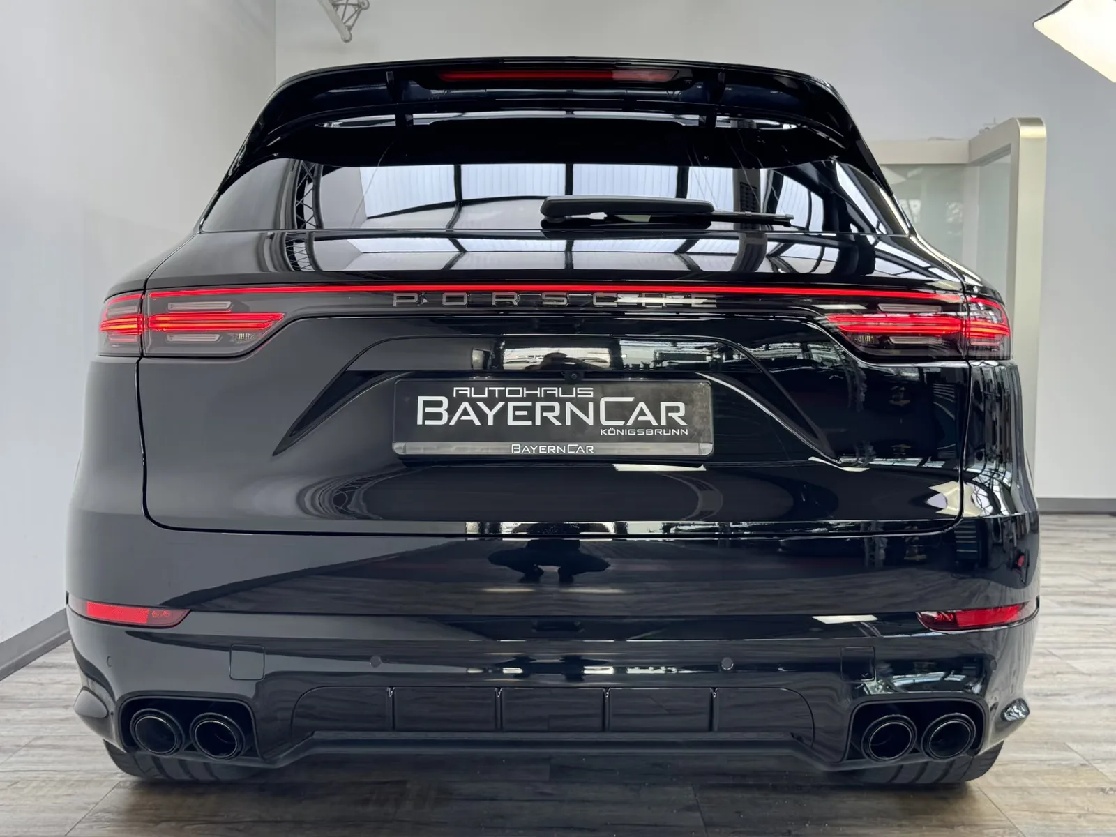 2023 Porsche Cayenne E-Hybrid Platinum Edition, 5/30