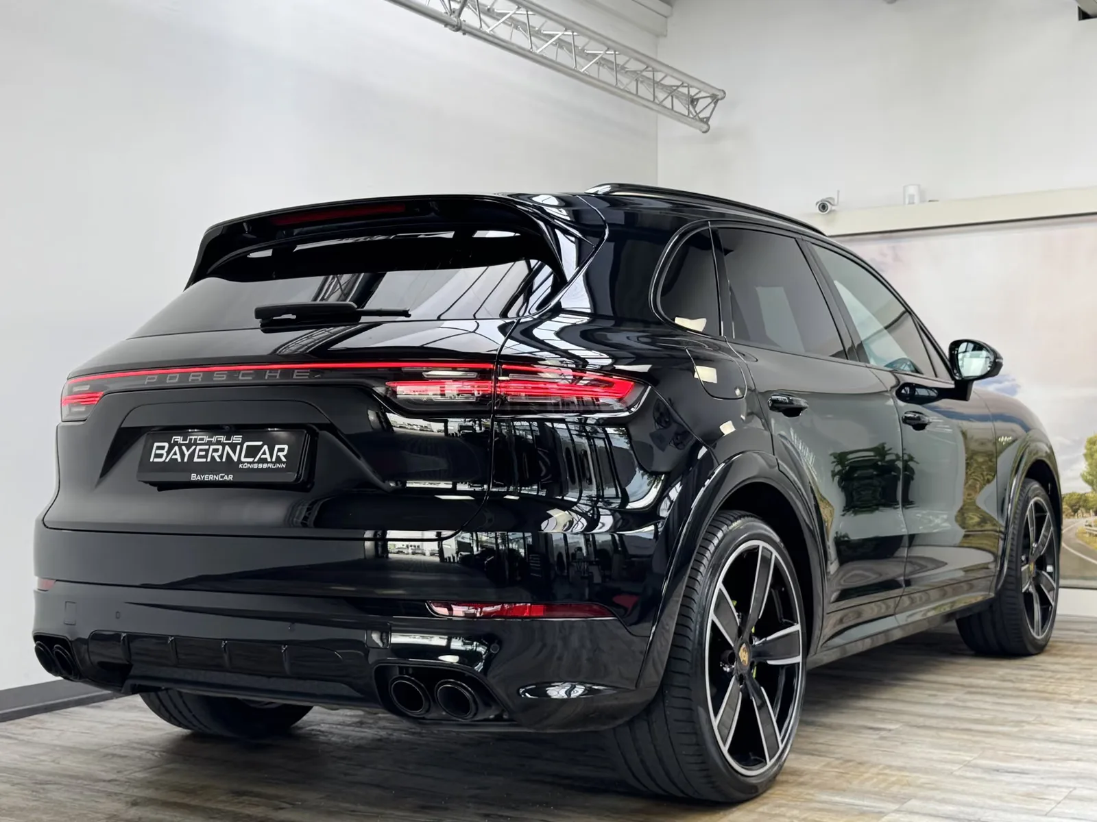 2023 Porsche Cayenne E-Hybrid Platinum Edition, 6/30