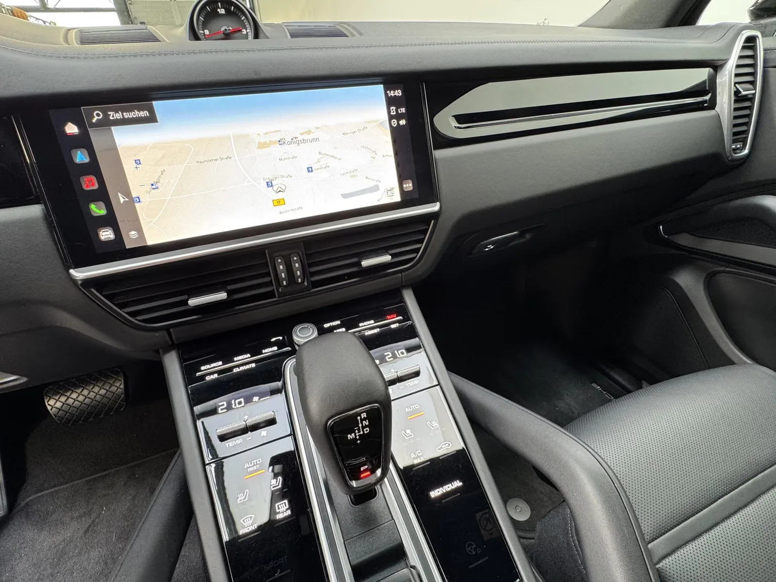 2023 Porsche Cayenne E-Hybrid Platinum Edition, 10/30