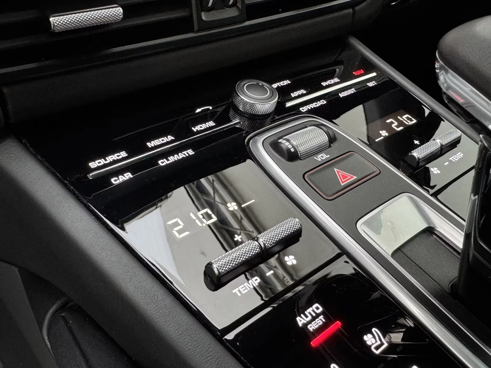 2023 Porsche Cayenne E-Hybrid Platinum Edition, 11/30