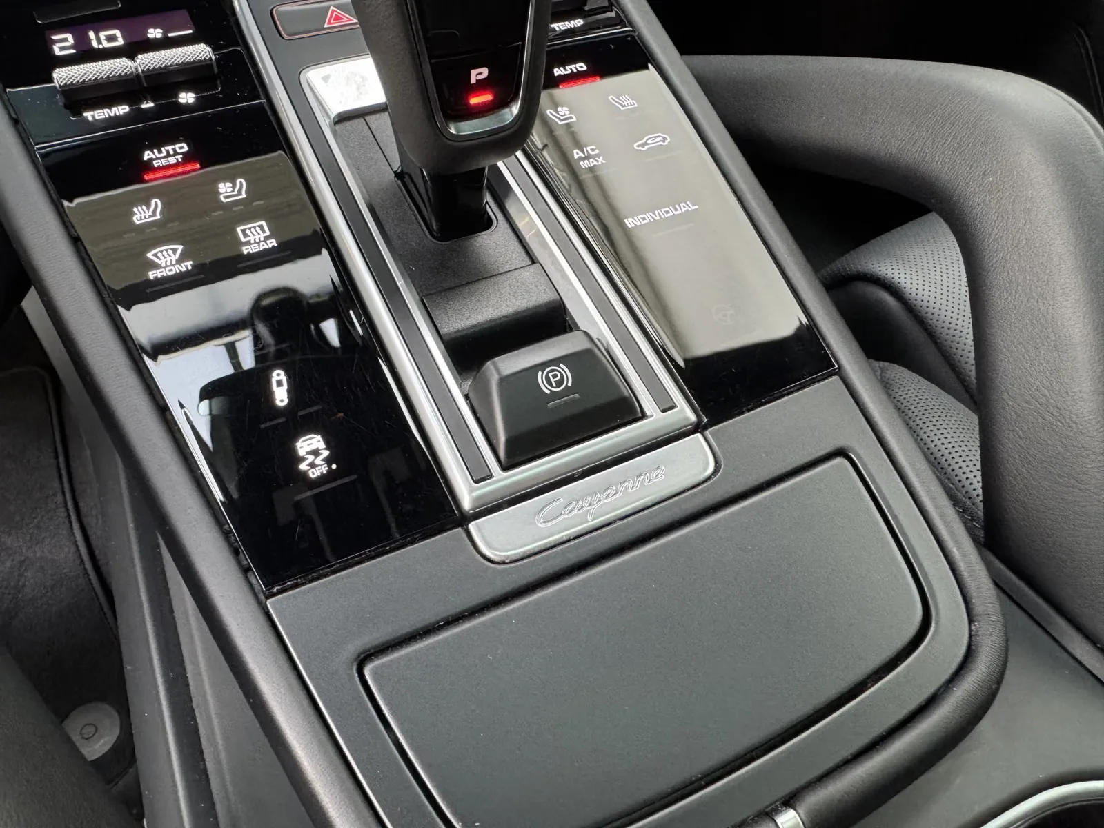 2023 Porsche Cayenne E-Hybrid Platinum Edition, 12/30