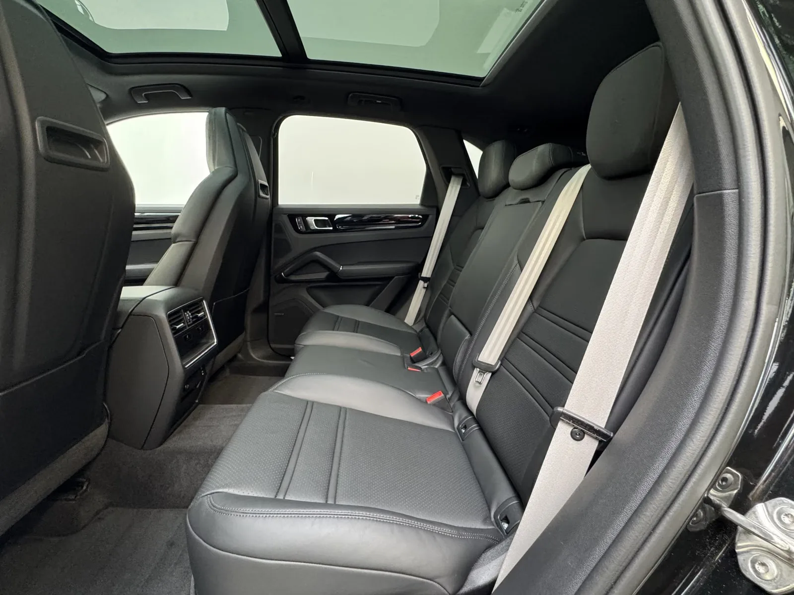2023 Porsche Cayenne E-Hybrid Platinum Edition, 19/30