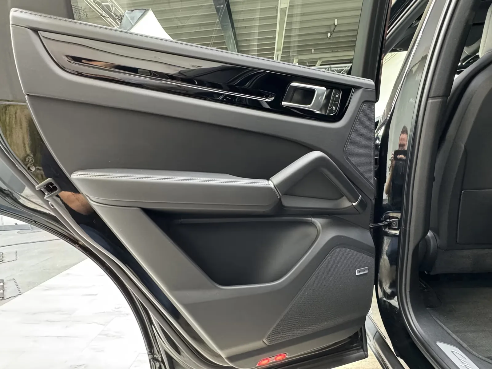 2023 Porsche Cayenne E-Hybrid Platinum Edition, 20/30