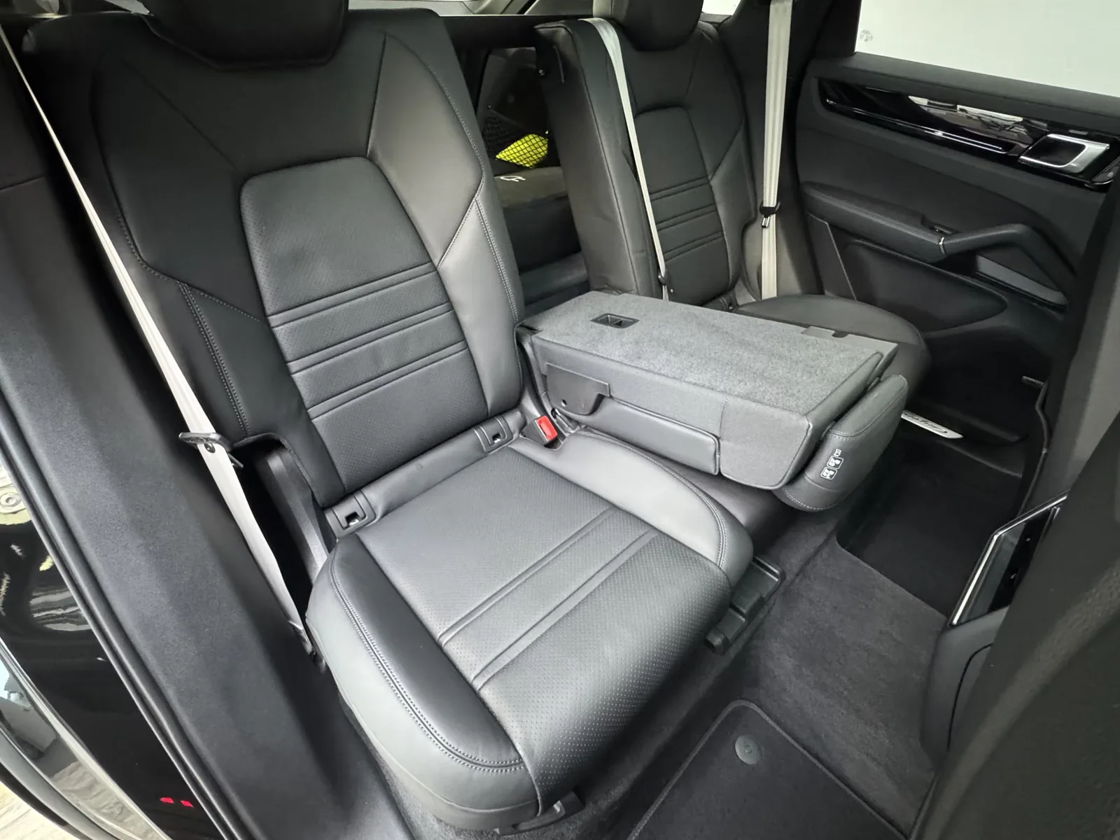 2023 Porsche Cayenne E-Hybrid Platinum Edition, 24/30