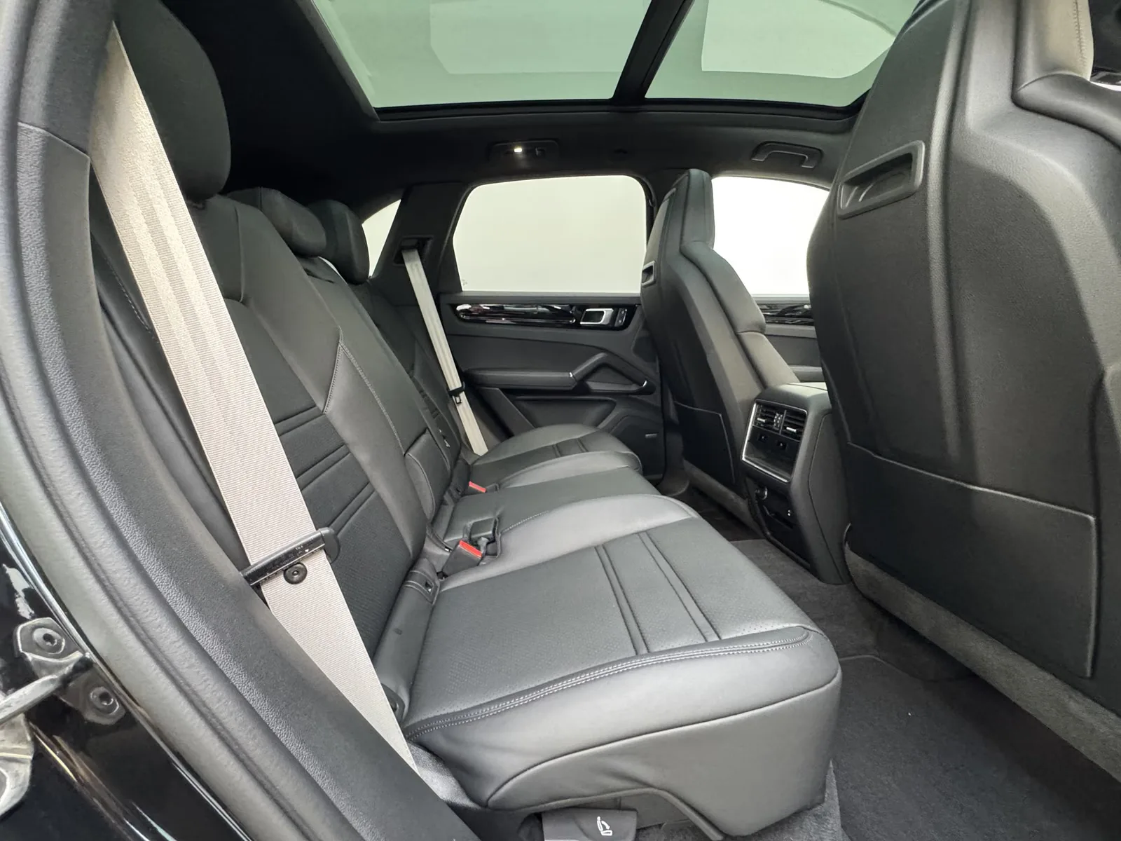 2023 Porsche Cayenne E-Hybrid Platinum Edition, 27/30