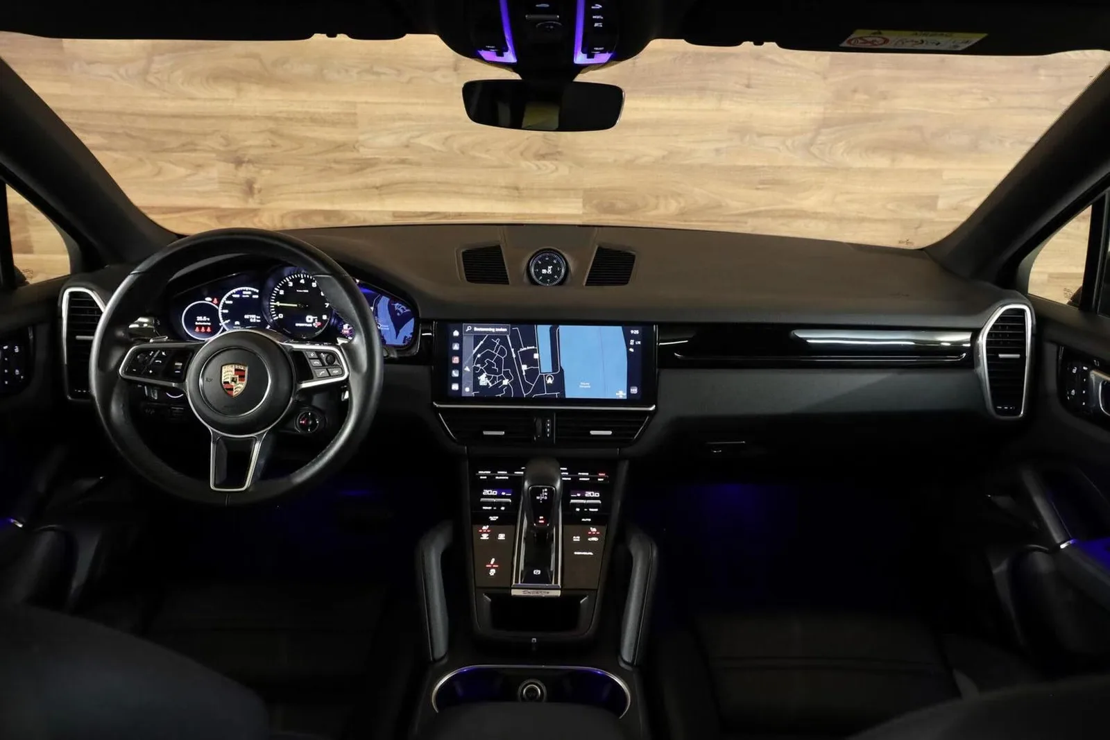 2023 Porsche Cayenne Coupé E-Hybrid Platinum Edition, 3/30