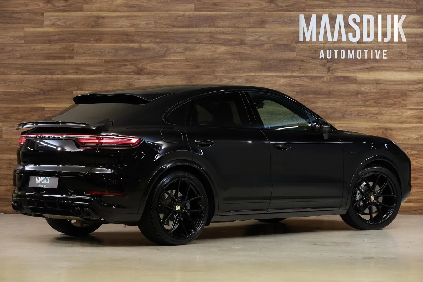 2023 Porsche Cayenne Coupé E-Hybrid Platinum Edition, 7/30