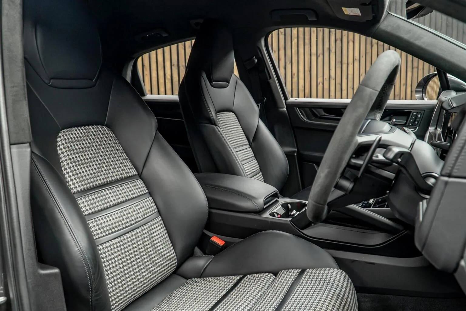 2023 Porsche Cayenne Coupé, 2/30