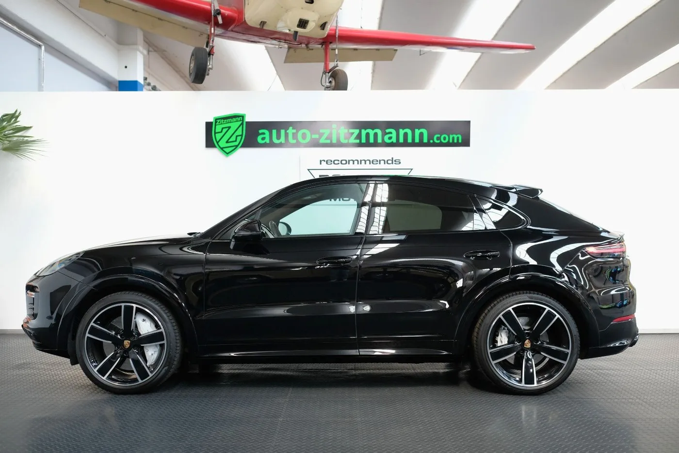 2023 Porsche Cayenne Turbo Coupé proposée par un concessionnaire spécialisé à Nuremberg, Allemagne, photo 9 sur 15